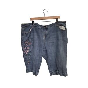 SWAK Jeans Women's 24W Blue Denim Capri Shorts Floral Embroidered Side‎